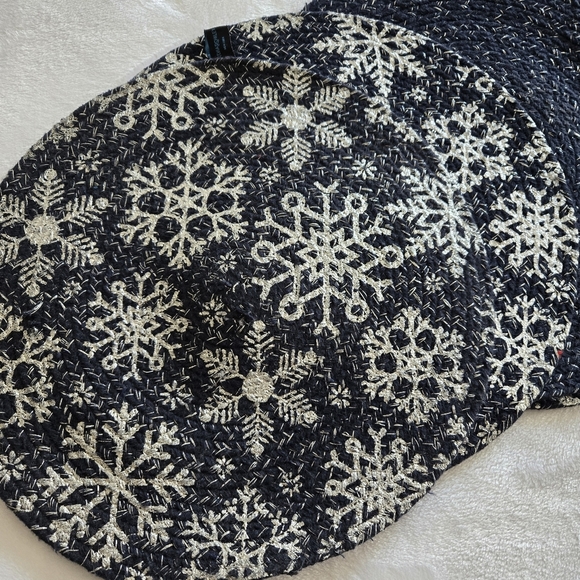 Cynthia Rowley Set of 4 Holiday Winter Snowflake Fabric Placemats Navy Metallic - Picture 2 of 9